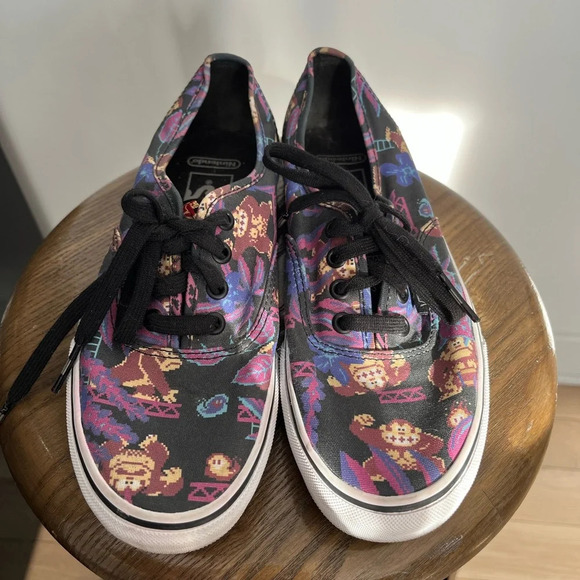 Vans x Nintendo Donkey Kong Limited Edition Sneaker Size 7 women or 5.5 - Picture 2 of 12